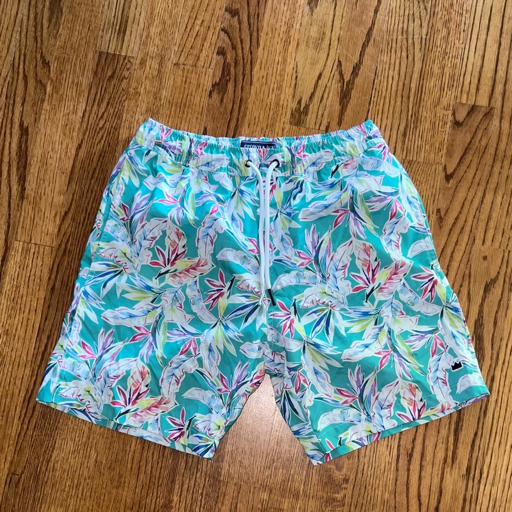 Crown & Ivy swim trunks, size men’s small, good condition